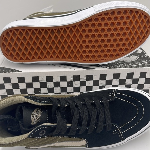 Vans Men’s Skate Sk8-Hi Black/Olive
VN0A5FCCBKO Sneakers - Picture 14 of 16